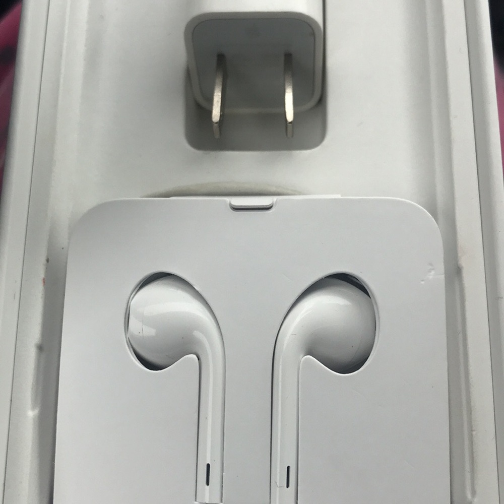 I phone Se this is a brand new phone